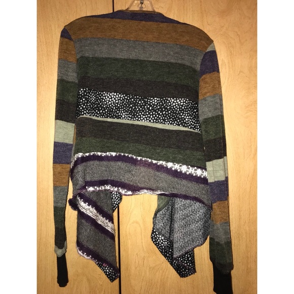 Young Threads sweater - Picture 2 of 3